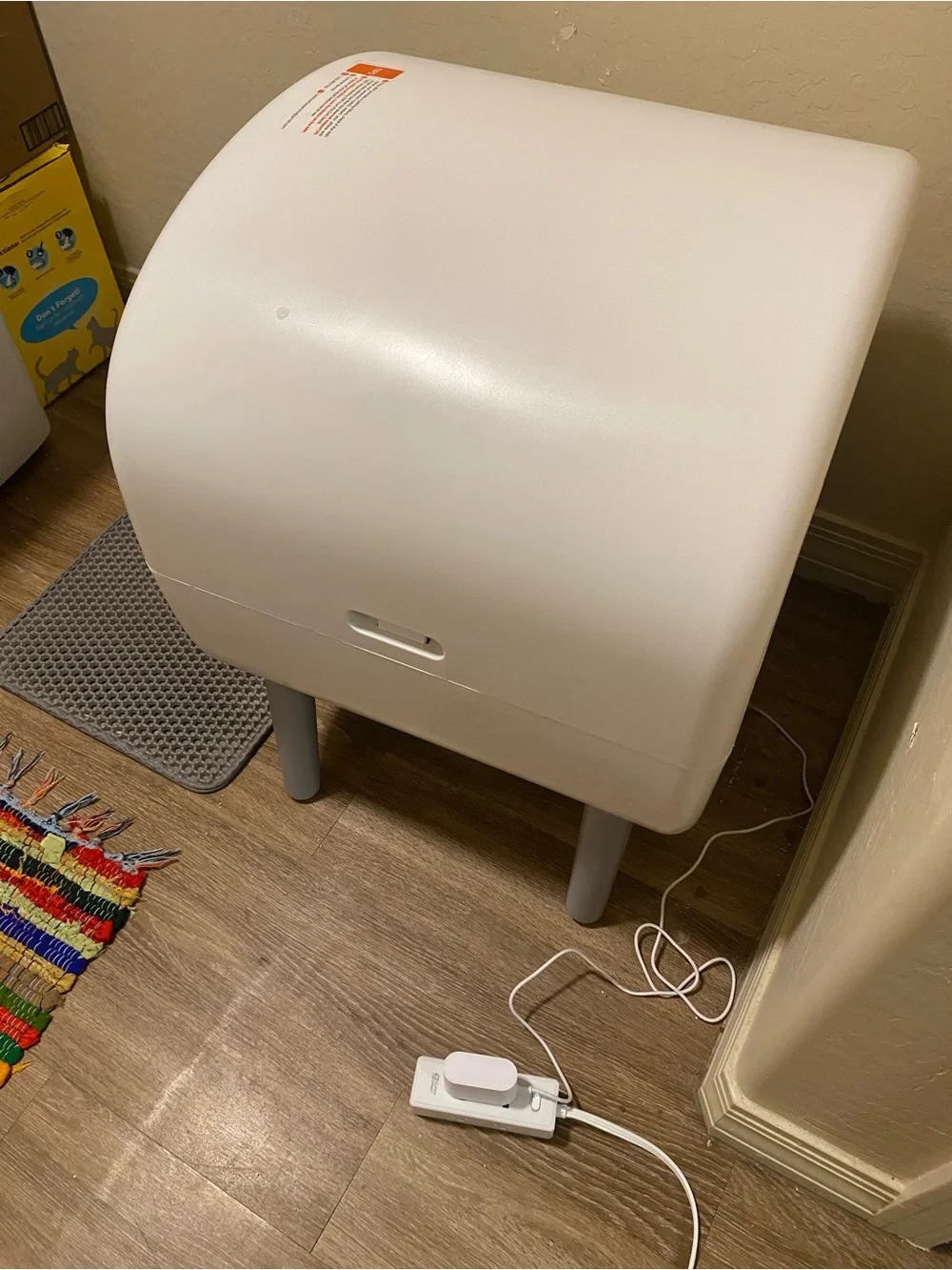 Automatic Self-Cleaning Cat Litter Box in White